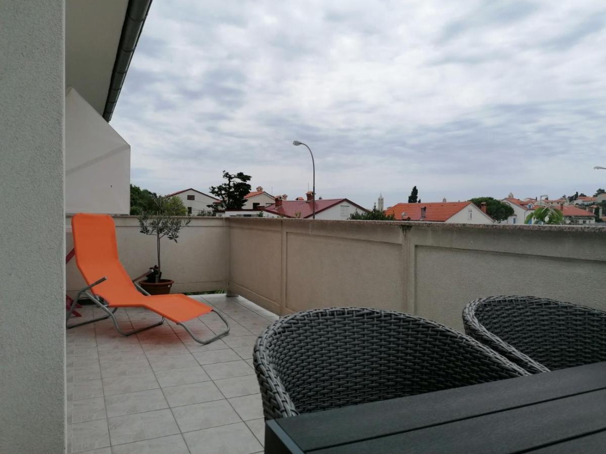 Apartment And Room Guscic Rab Town Exterior photo